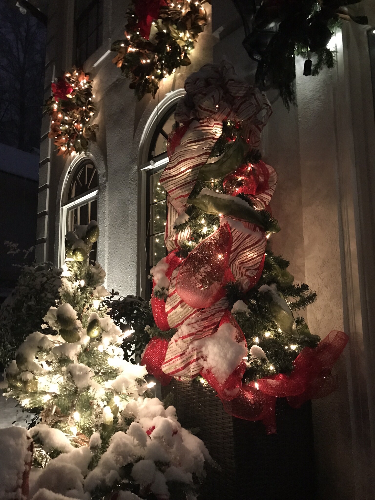 Christmas wreath, magnolia decor, magnolia wreaths, diy wreaths, outdoor wreaths, magnolia leaves