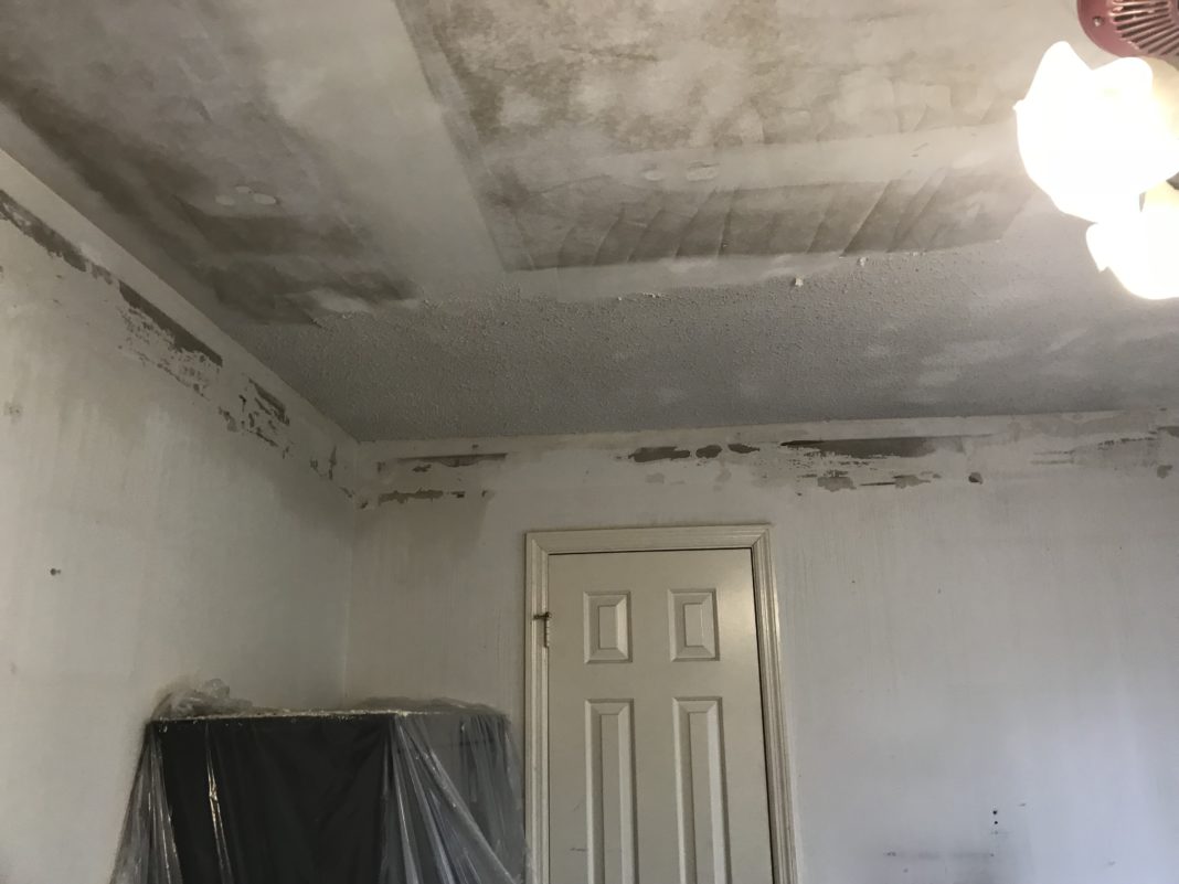 How to remove popcorn ceiling, update the ceiling, diy room makeover, bedroom update, before and after